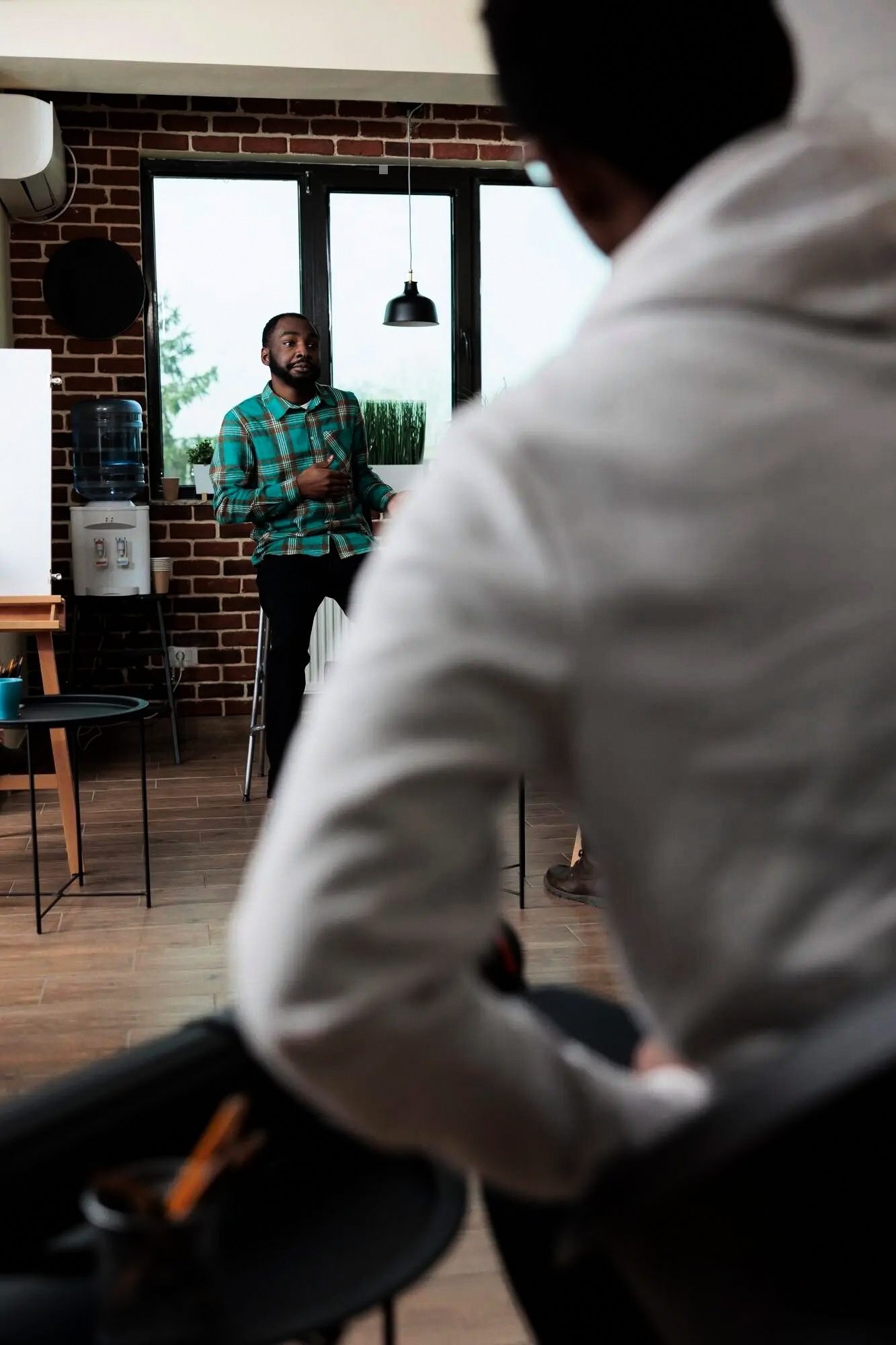 Muro de notas clasificando riesgos en inversiones y finanzas personales